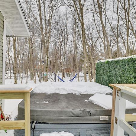 Tobyhanna Home With Hot Tub And Fire Pit Walk To Lake Exterior photo