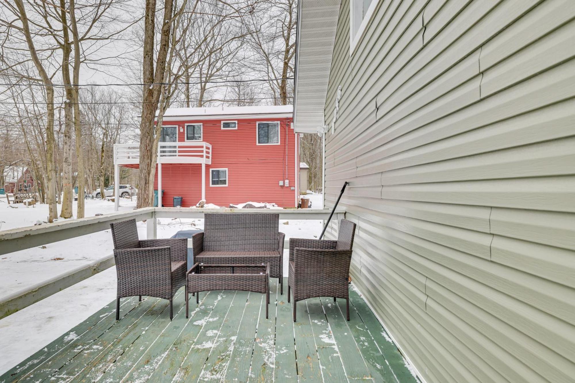 Tobyhanna Home With Hot Tub And Fire Pit Walk To Lake Exterior photo