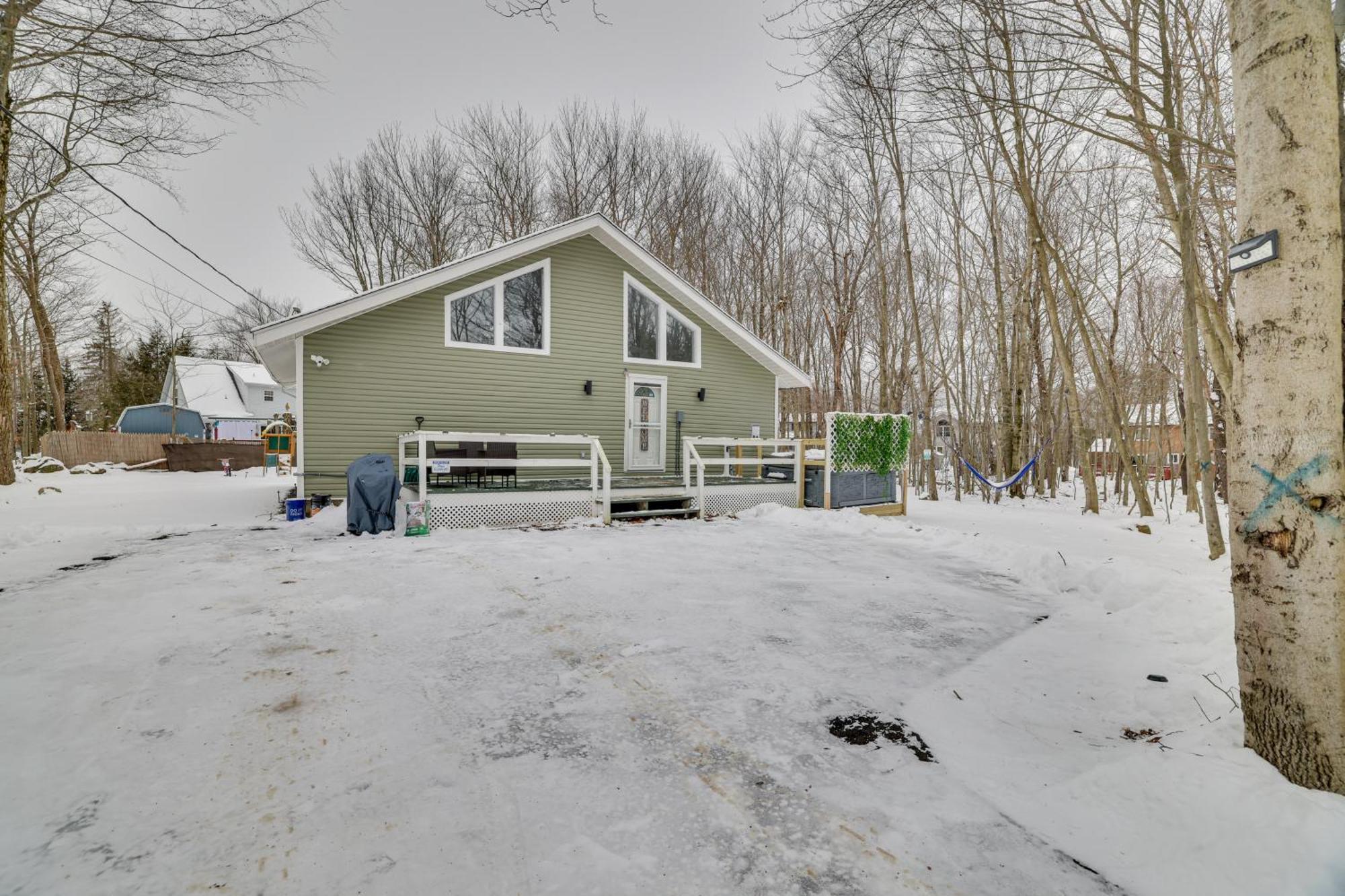 Tobyhanna Home With Hot Tub And Fire Pit Walk To Lake Exterior photo