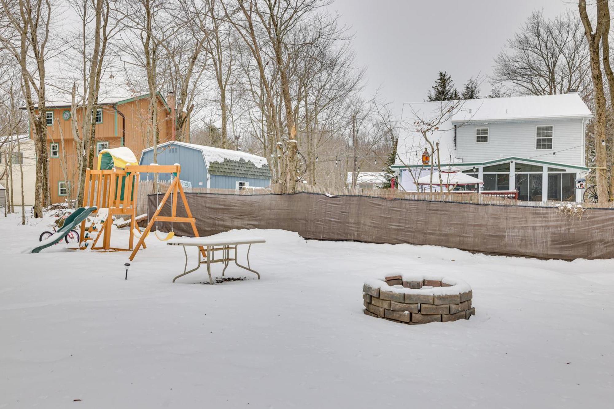 Tobyhanna Home With Hot Tub And Fire Pit Walk To Lake Exterior photo