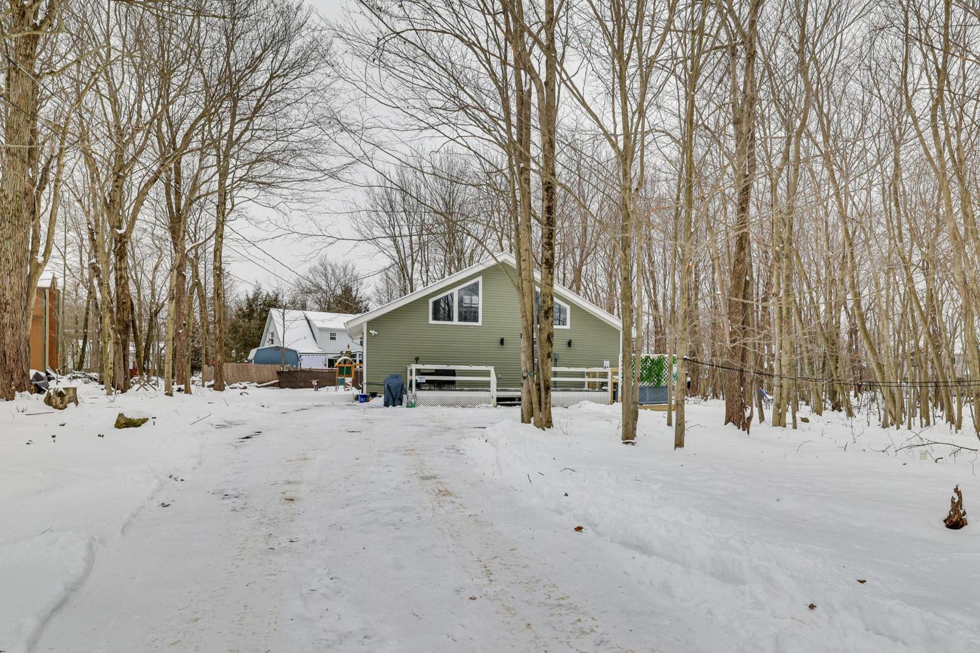 Tobyhanna Home With Hot Tub And Fire Pit Walk To Lake Exterior photo